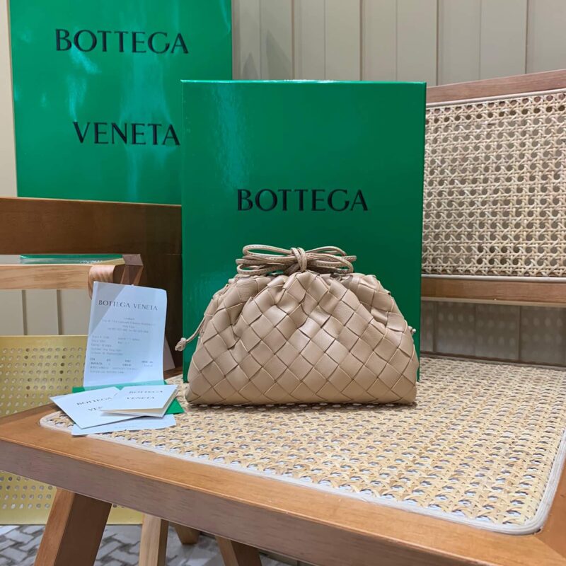 Bottega Veneta THE MINI POUCH 22CM 编织云朵包 585852奶茶色