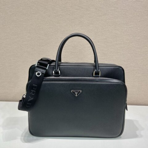 PRADA普拉达Saffiano皮革新款公文包2VE021