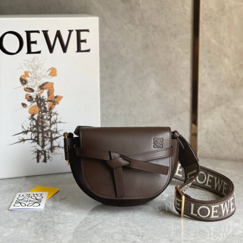 LOEWE罗意威 字母寛肩带Gate马鞍包 0672巧克力色