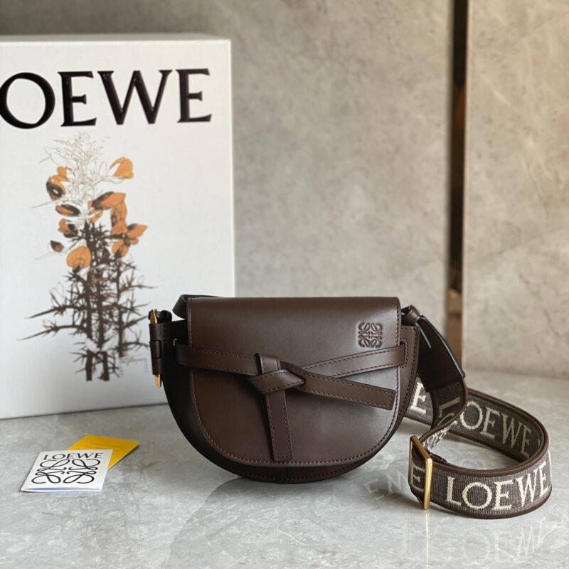 LOEWE罗意威 字母寛肩带Gate马鞍包 0672巧克力色