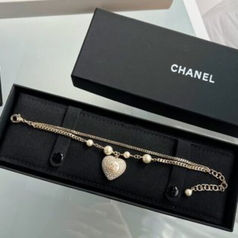 新款☑️CHANEL香奈儿满钻桃心双c手链