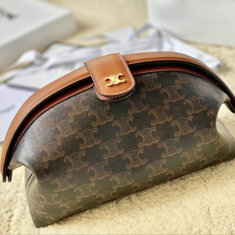 CELINE赛琳TRIOMPHE CANVAS标志印花牛皮革手袋10J772