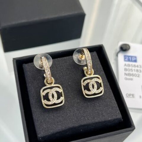 新款☑️CHANEL香奈儿 c2 双c 方形满钻耳钉耳环