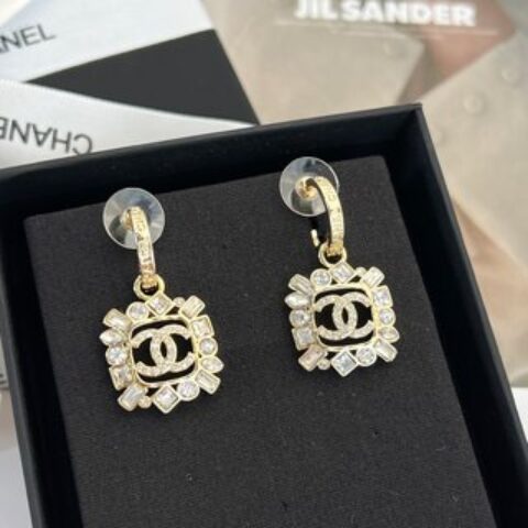 新款☑️CHANEL香奈儿 c2 双c 方形满钻耳钉耳环