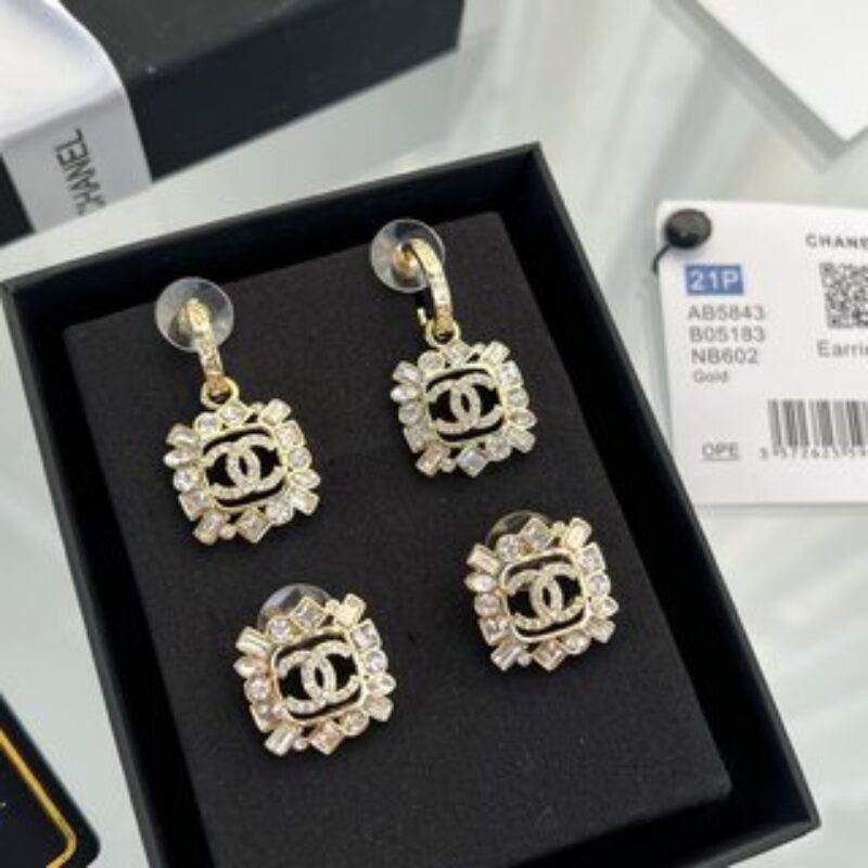 新款☑️CHANEL香奈儿 c2 双c 方形满钻耳钉耳环