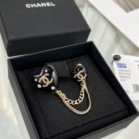 新款☑️CHANEL香奈儿双c黑色桃心爱心胸针