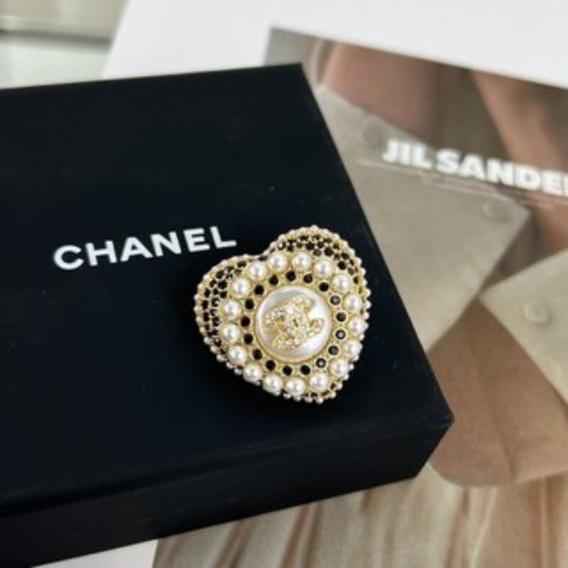新款☑️CHANEL香奈儿 双c 珍珠桃心爱心胸针