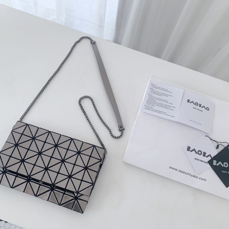 三宅一生｜BAOBAO 胶囊铂金限量系列链条翻盖包BB23-AG173