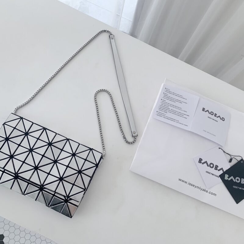 三宅一生｜BAOBAO 胶囊铂金限量系列链条翻盖包BB23-AG173