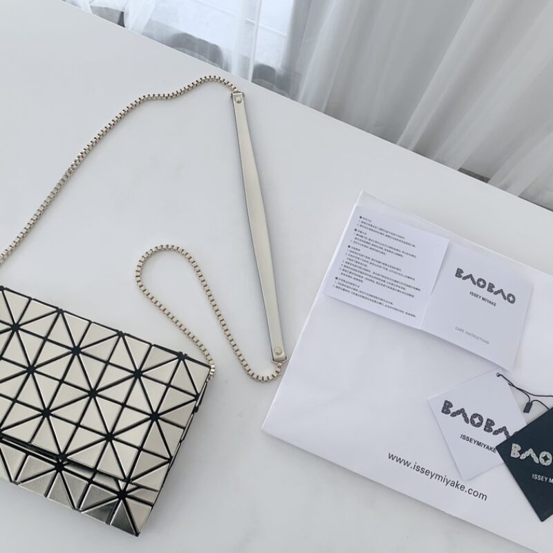 三宅一生｜BAOBAO 胶囊铂金限量系列链条翻盖包BB23-AG173