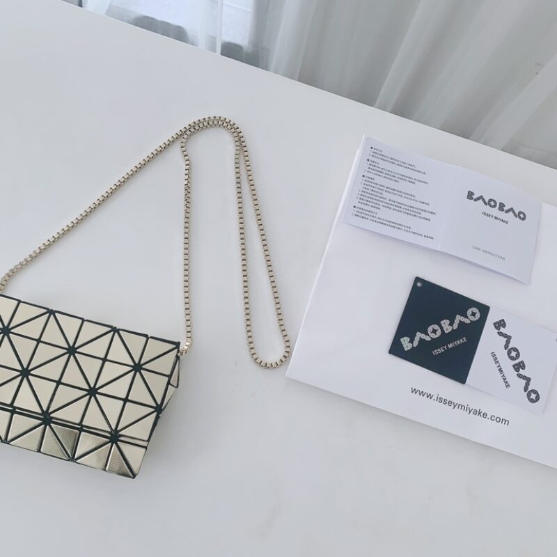 三宅一生｜BAOBAO 胶囊铂金限量系列链条翻盖包BB23-AG173