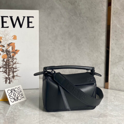 LOEWE罗意威 Mini Puzzle 18CM bag 几何包 0338黑色/黑扣