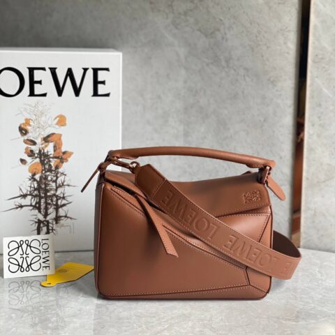 LOEWE Puzzle 24CM bag 字母肩带牛皮小号几何包 0189棕色/棕扣