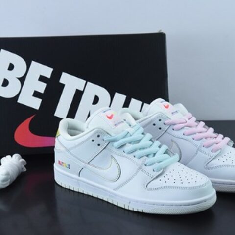 SB Dunk Low"Be True"扣篮系列低帮休闲运动滑板板鞋“白色彩虹光感变色”货号：DR4876-100