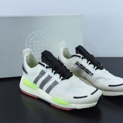阿迪达斯Adidas NMD_V3 Boost"OG White"飞织系列低帮爆米花缓震百搭休闲运动跑步鞋“白黑绿”GW3063