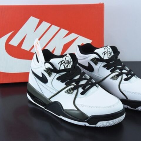 Air Flight Legacy 白黑 将经典Air Jordan 3和Air Jordan 4元素融为一体。货号：CJ5390-101