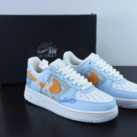 Nike Air Force 1 ’07 白蓝二次元涂鸦 空军一号低帮百搭休闲运动板鞋货号：CW2288-669