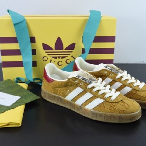 adidas originals x Gucci Gazelle 阿迪古驰联名经典休闲板鞋编码：GTI1C