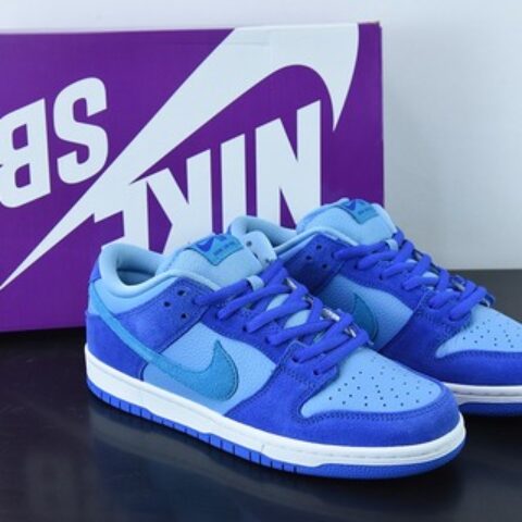 NK SB Dunk Low " Blue Raspberry " 蓝树莓 低帮运动休闲板鞋 货号：DM0807-400