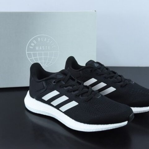 阿迪达斯 Pureboost 21 PB21代 爆米花大底 运动休闲跑步鞋 官方货号：GW4832