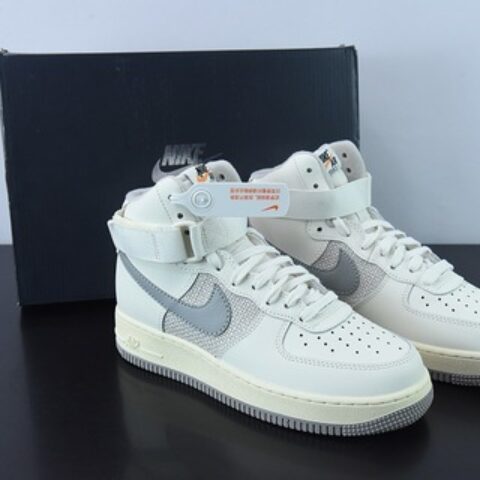 Nike Air Force 1 High 07 "Vintage Sail" 复古乳白高帮男子篮球鞋 货号：DM0209 100