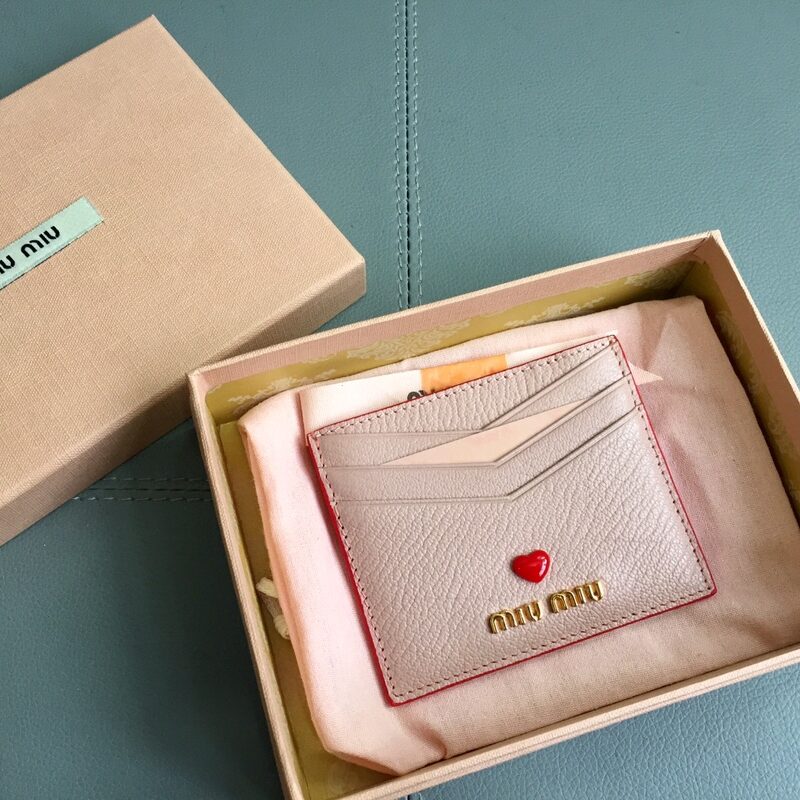 MIUMIU缪缪LOVE爱心系列卡包5MC002