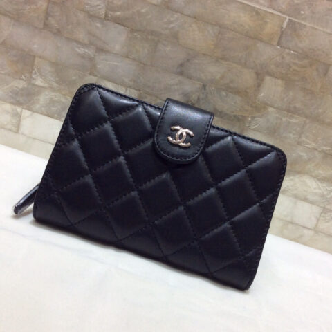 CHANEL 原单进口羊皮短折钱夹 A48667黑色/银扣