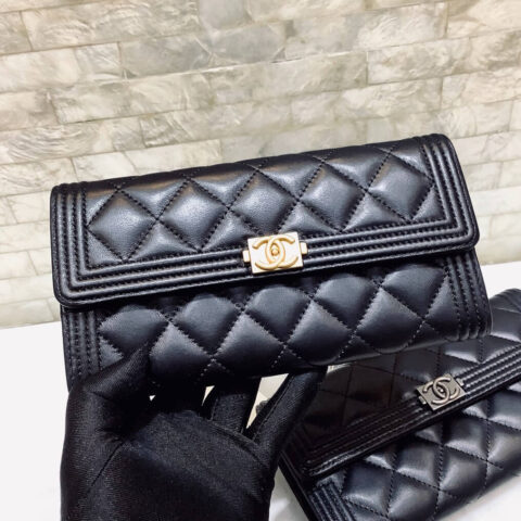 Chanel原厂绵羊皮二折钱包  A80283黑色/金扣