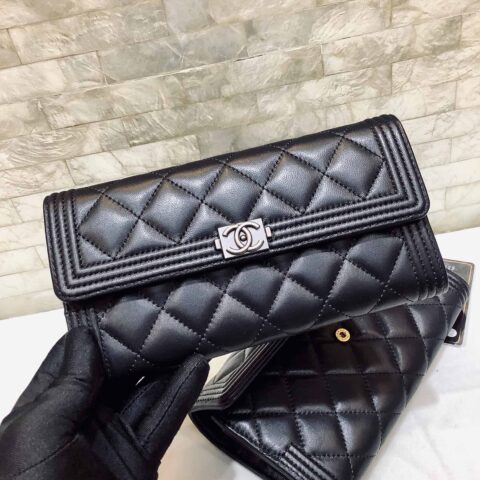 Chanel原厂绵羊皮二折钱包  A80283黑色/银扣