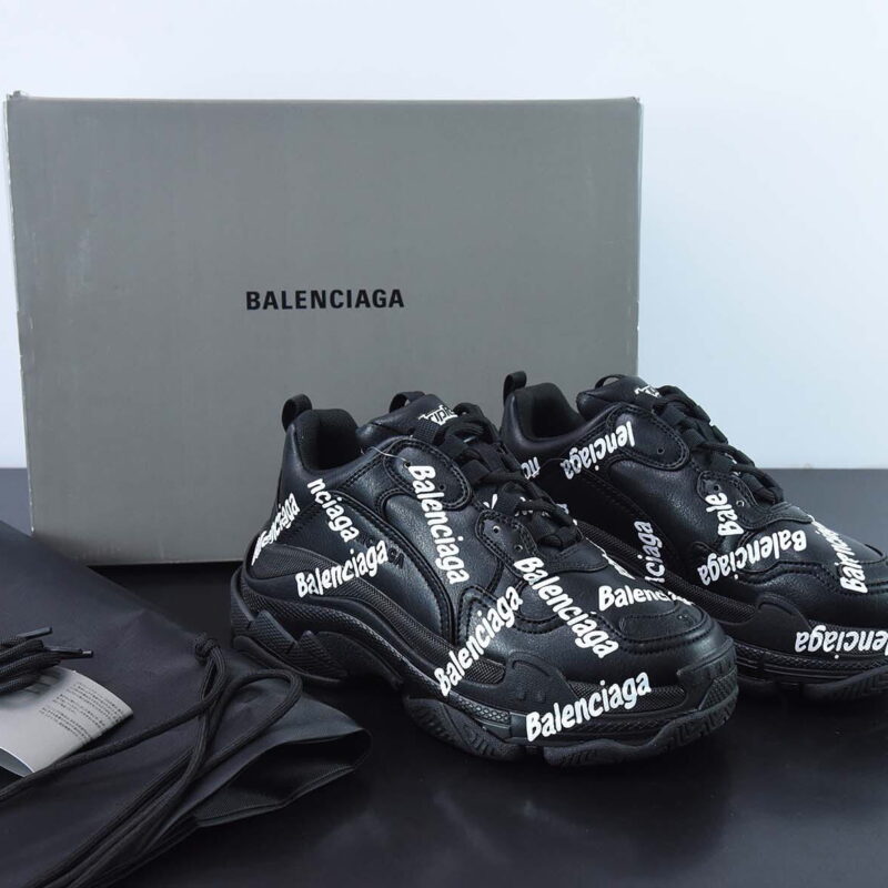 Balenciaga Triple S 黑白大字母弹幕男女同款运动老爹鞋