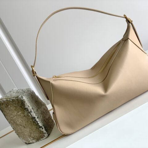 CELINE赛琳秋冬系列秀款Romy牛皮手袋197443