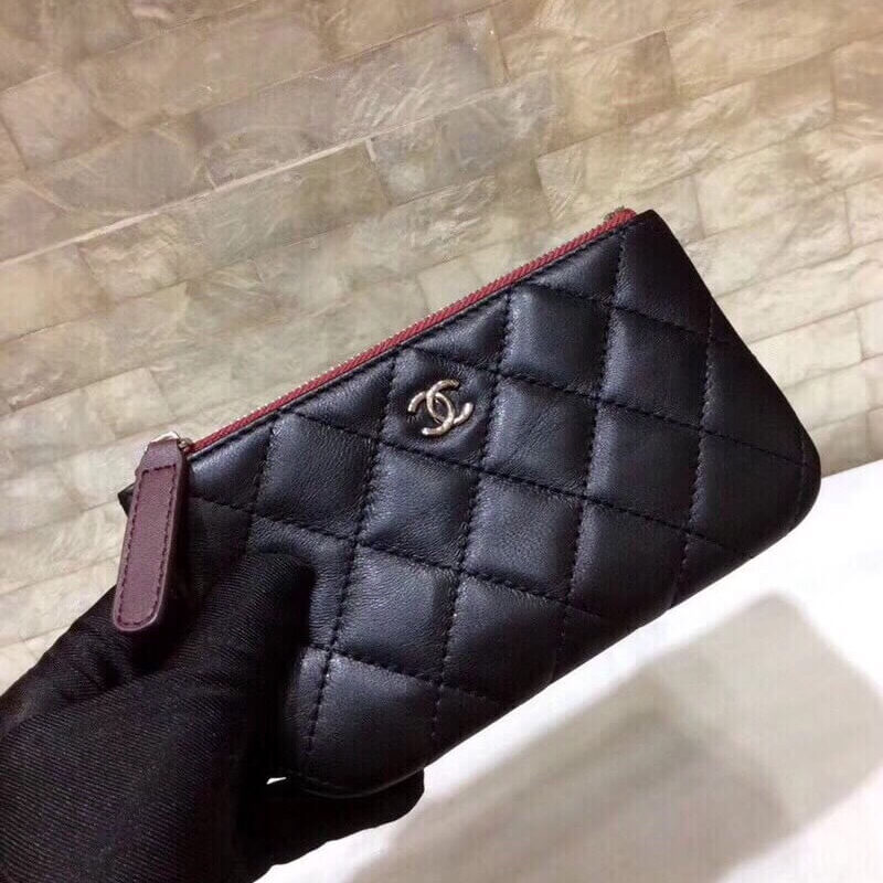 Chanel 进口羊皮拉链零钱包卡包 A82365黑色/银扣