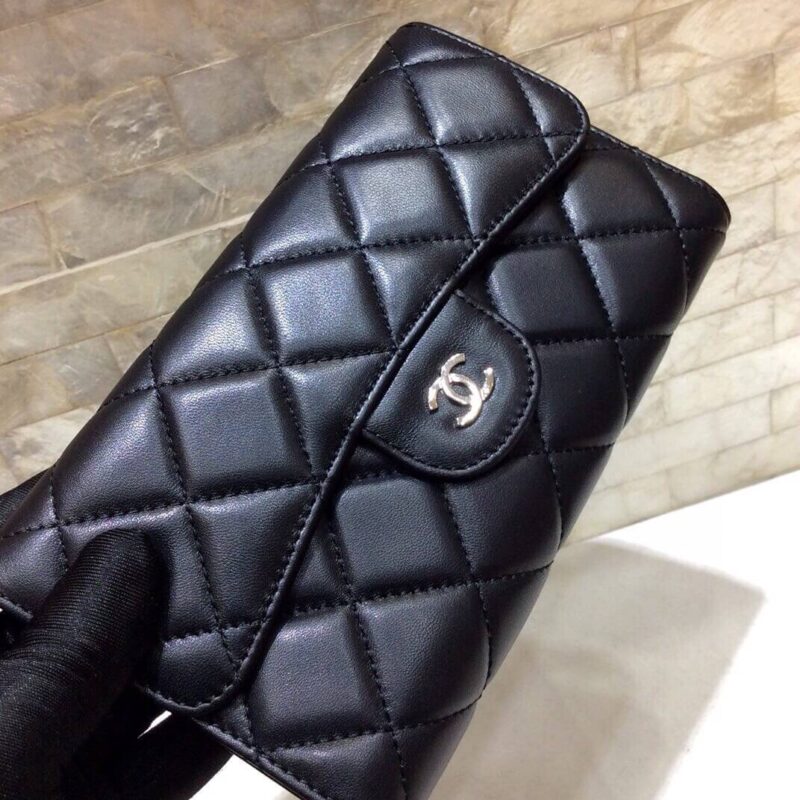 CHANEL 原单进口羊皮三折钱夹 A31506黑色/银扣