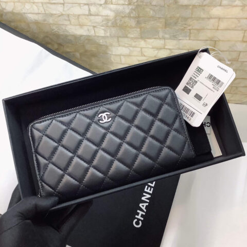 CHANEL 经典款进口羊皮拉链钱夹 AP0242黑色/银扣