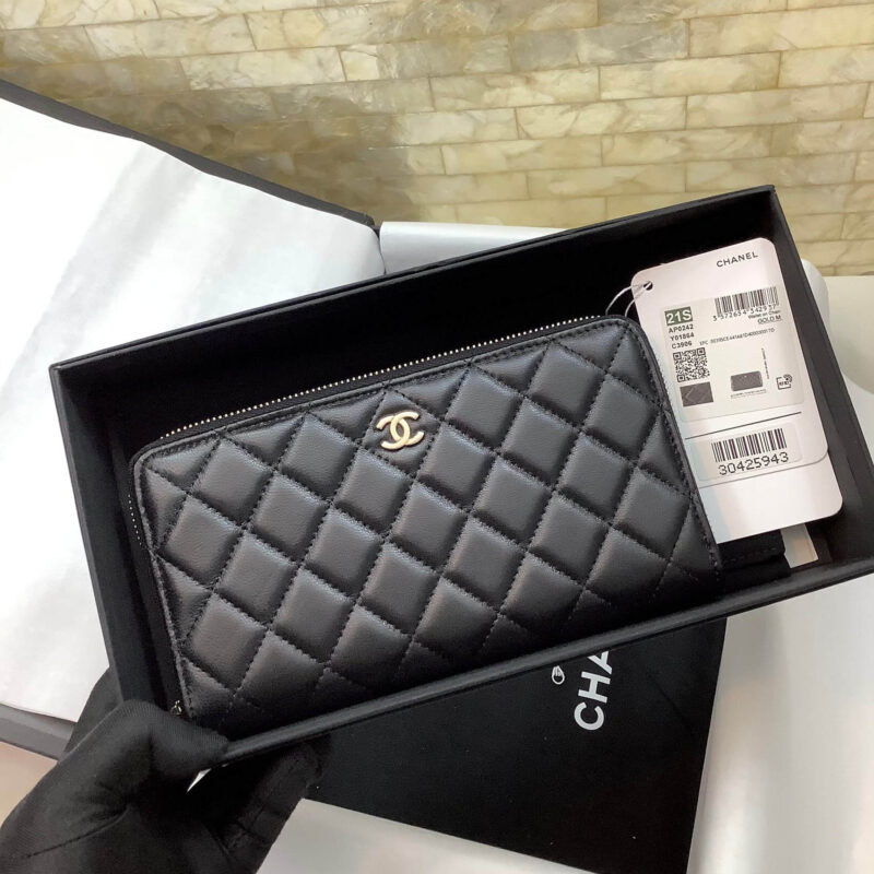 CHANEL 经典款进口羊皮拉链钱夹 AP0242黑色/金扣