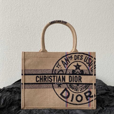 DIOR 中号BOOK TOTE M1296徽章图案