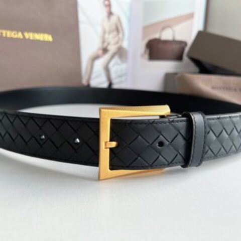 Bottega. Venetia保碟家  雾面小牛皮采用编织工艺搭配针式扣头男士3.5cm腰带