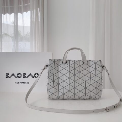 三宅一生 issey miyake baobao 新款公文酒桶包BB83-AG204