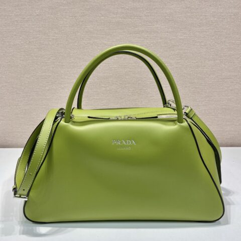 PRADA普拉达2022秋冬时装秀牛皮保龄球包1BA365