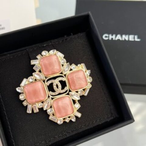 新款☑️CHANEL香奈儿双c粉宝石胸针