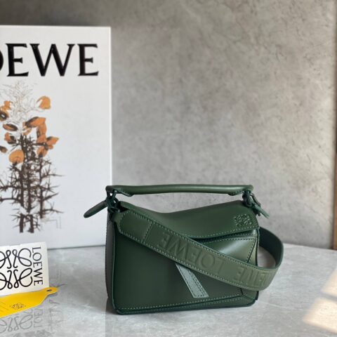 LOEWE罗意威 Mini Puzzle 18CM bag 几何包 0338绿色/绿扣