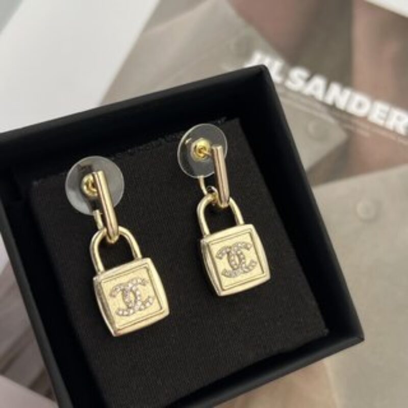 新款☑️CHANEL香奈儿金色双c锁头耳钉耳环