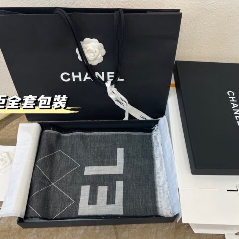 CHANEL香奈儿双C字母菱形羊绒围巾