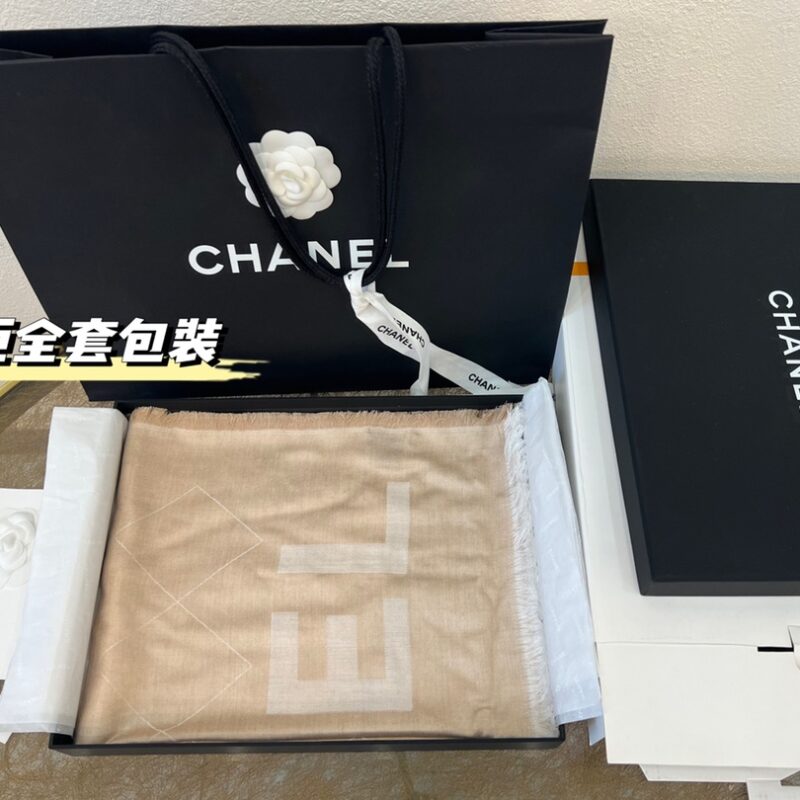 CHANEL香奈儿双C字母菱形羊绒围巾