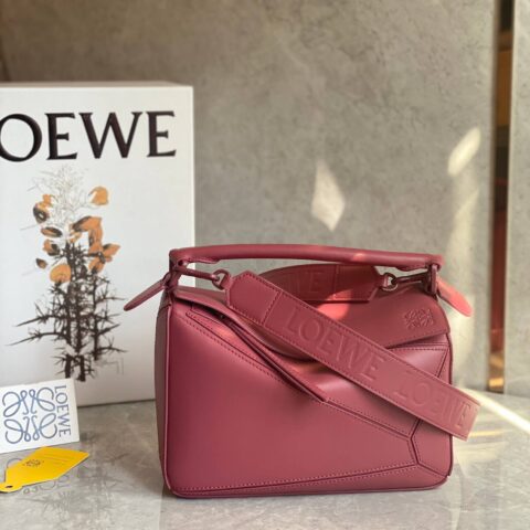 LOEWE Puzzle 24CM bag 字母肩带牛皮小号几何包 0189玫粉色/粉扣