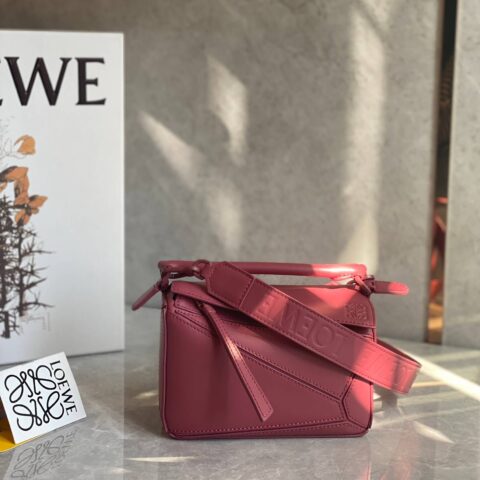 LOEWE罗意威 Mini Puzzle 18CM bag 几何包 0338玫粉/粉扣