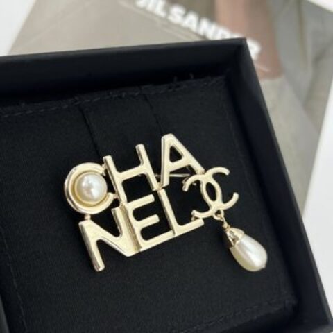 新款☑️CHANEL香奈儿双c金色字母珍珠胸针
