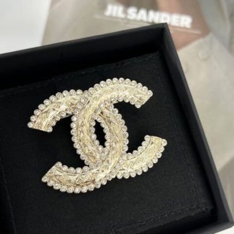 新款☑️CHANEL香奈儿双c金色胸针