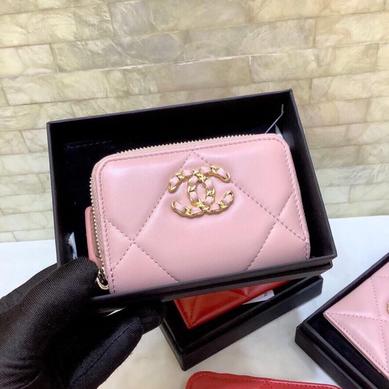 Chanel 经典菱格纹19羊皮金色大cc logo 拉链卡包 AP0949粉色