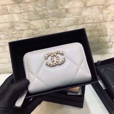 Chanel 经典菱格纹19羊皮金色大cc logo 拉链卡包 AP0949灰色